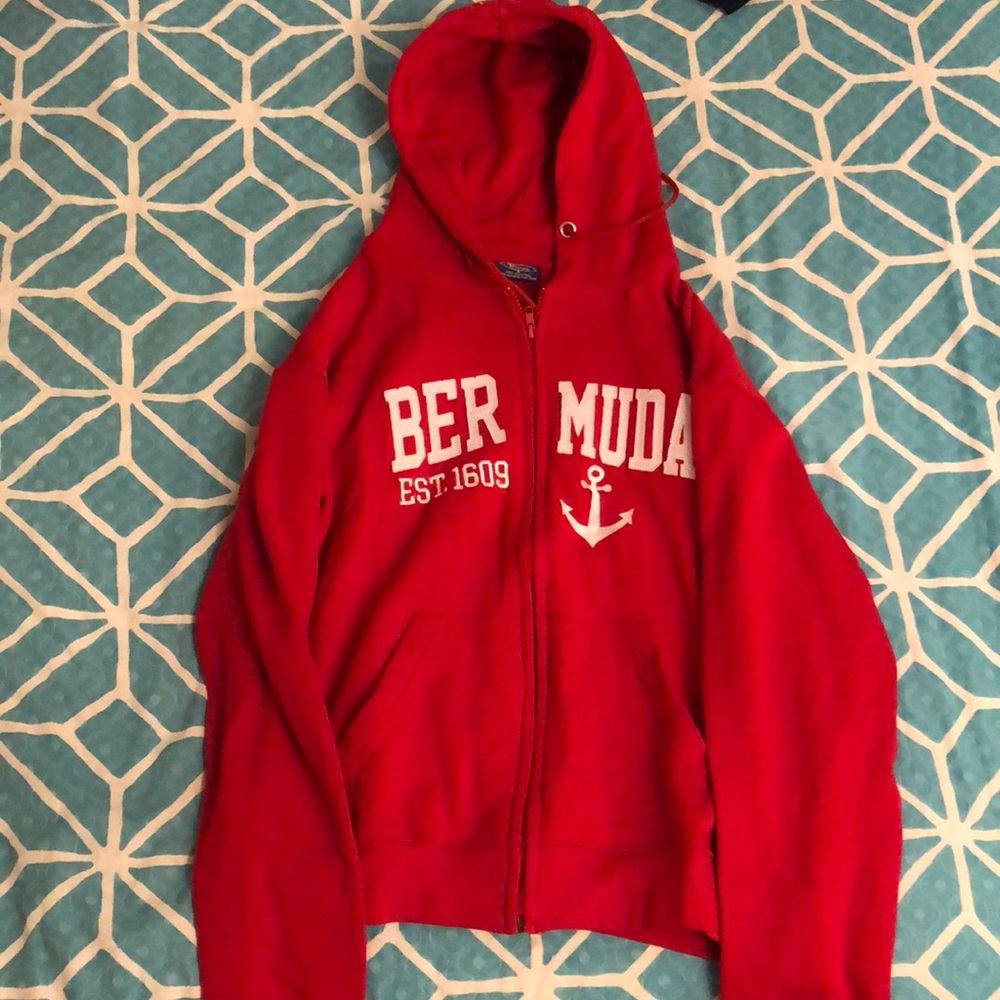 Very cute Bermuda sweater new and barely worn!!